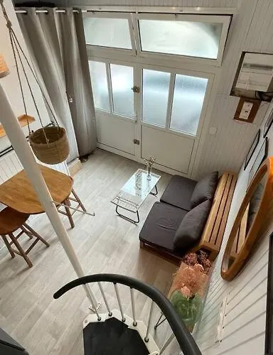 Dans Le Centre Près De La *